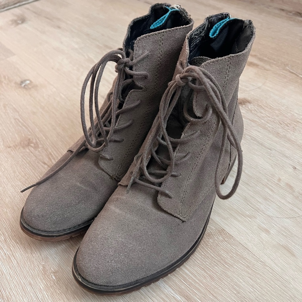 Steve Madden Brown Lace-Up Ankle Boots